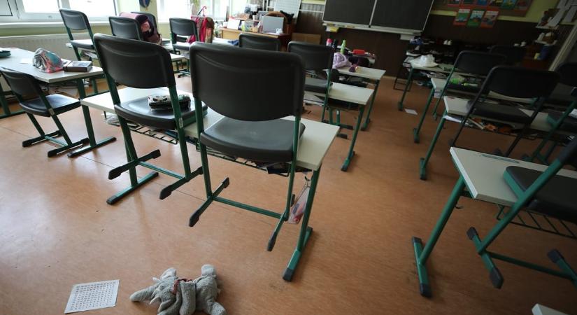 Elutasította az Alkotmánybíróság a polgári engedetlenségi akció miatt kirúgott tanárok panaszát