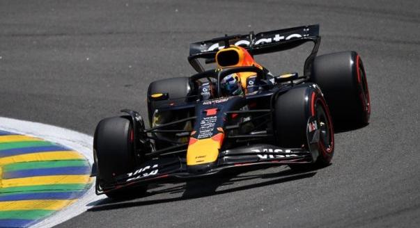 Red Bull: Begurítottak egy kézigránátot!