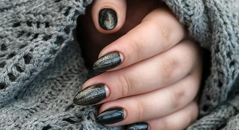 Ezt kérd a körmösödtől legközelebb: Az "áttetsző harisnya" manikűr a szezon legelegánsabb trendje