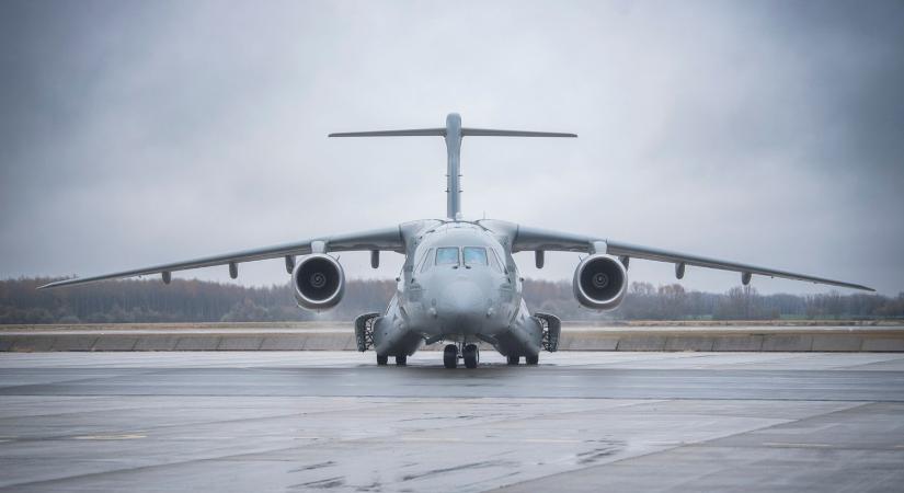 Megérkezett a Magyar Honvédség új, hatalmas katonai repülőgépe