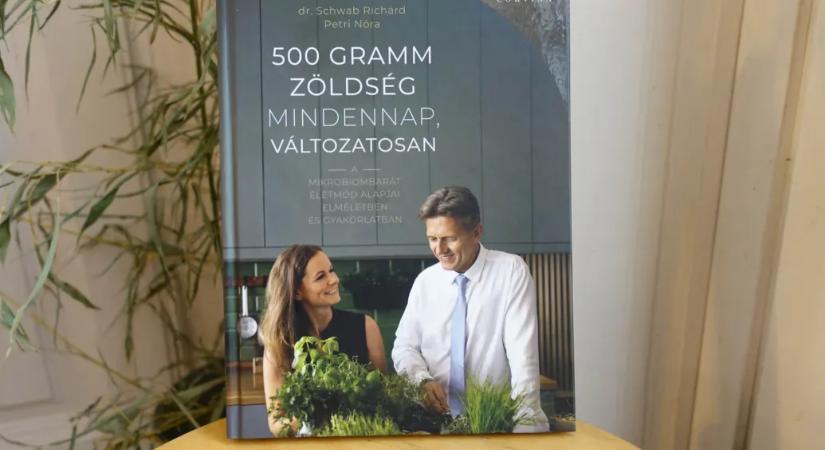 Életbölcsességek rövidítve és kliséreceptek – dr. Schwab Richárd szakácskönyvéből főztünk