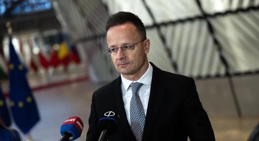 Szijjártó Péter: felszólítjuk Brüsszelt, hogy ne ássa alá az amerikai béketervet