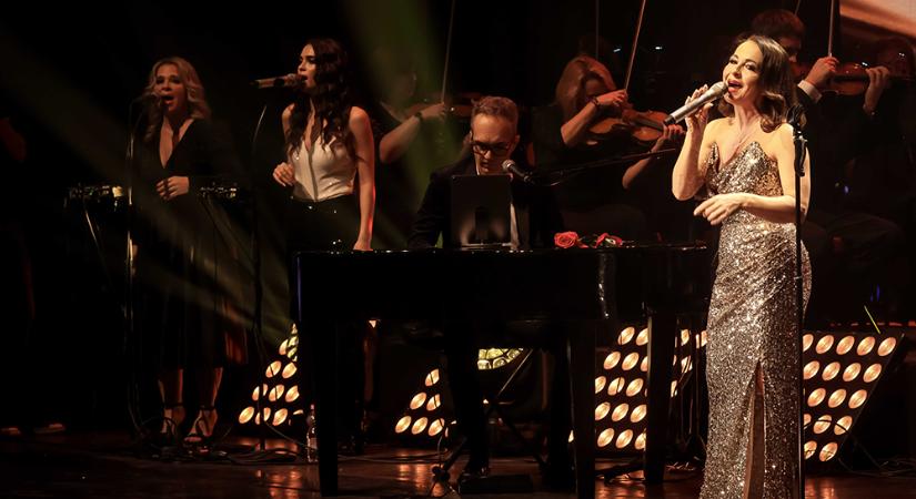 Adventi turnéra indul Szekeres Adrien