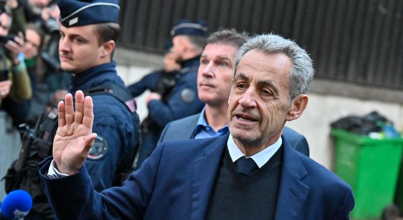 Nicolas Sarkozy máris könyvet írt a húsz börtönben töltött napjáról