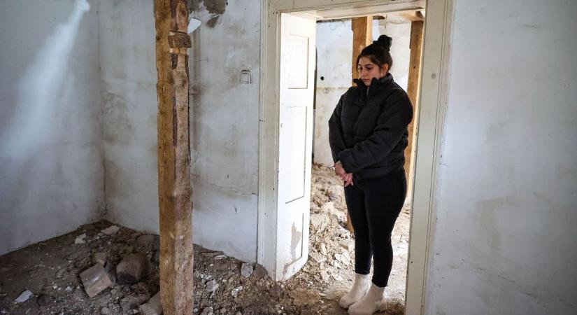 Percek alatt lett oda a kisgyermekes család élete – Minden segítségre szükségük van (fotók  videó)