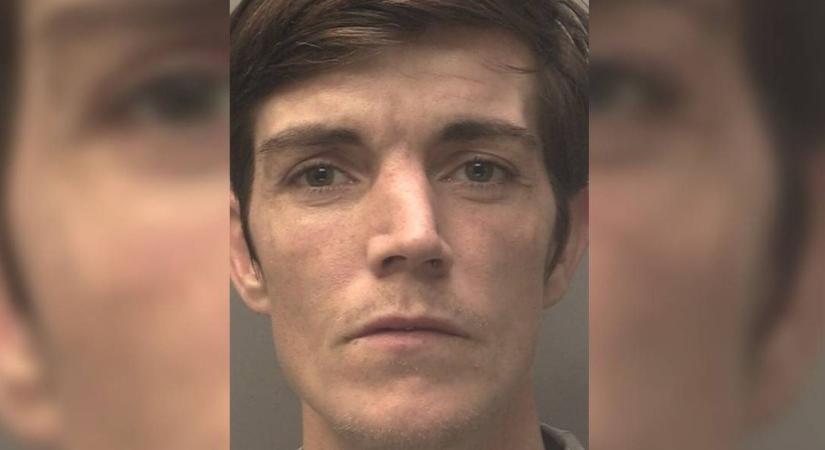 Nem fogod elhinni, mit tett a bátor kisfiú a szobájában megbújó betolakodó ellen!