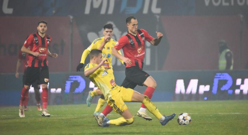 Különleges körülménnyel is meg kellett küzdenie, a magyar támadó góljával közvetlen riválisát is legyőzte a Csíkszereda