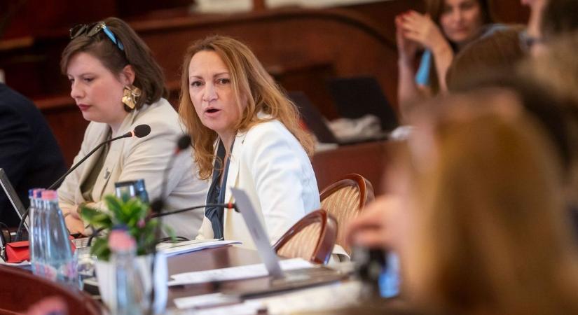 Zavar az erőben: ismét „újrahasznosítja” embereit Magyar Péter