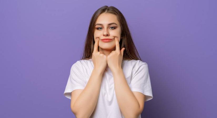 „Csak mosolyogj, az mindent megold!” - vagy talán mégsem? Így válik toxikussá a pozitivitás