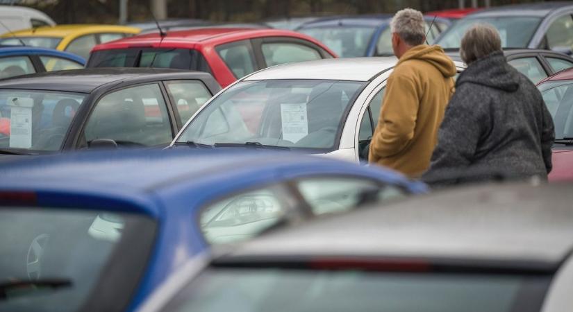 Mindenki ezeket a használtautókat keresi, óriásit kaszál, aki ilyet ad el
