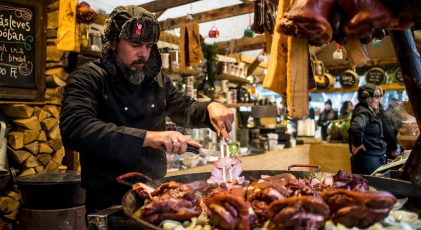 Lángos 3200, pörkölt 6500 a pesti adventi vásárban: a séf szerint ennyi lenne a reális, nem több