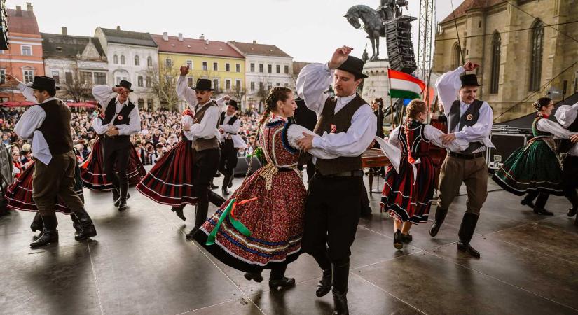 Harminc éve perdül a Szarkaláb: közösségben és mulatságban (VIDEÓ)