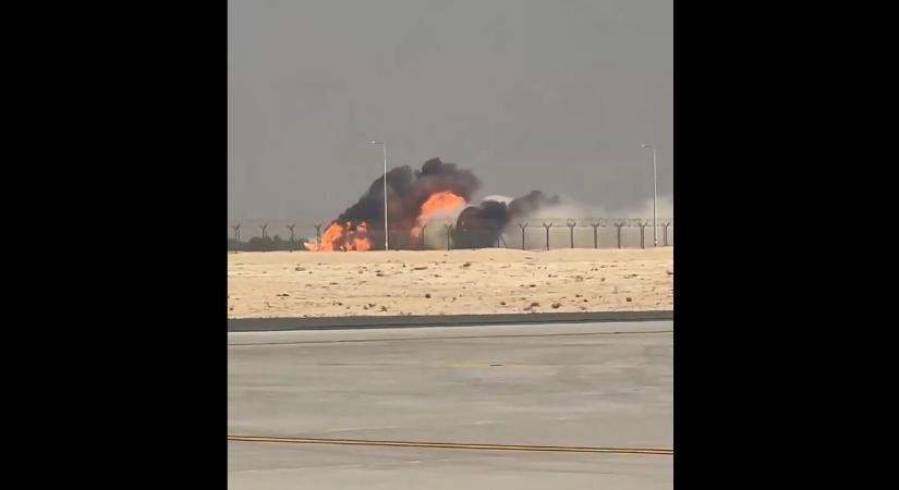 Ijesztő képsorok: lezuhant egy vadászgép a dubaji légiparádén, szörnyethalt a pilóta