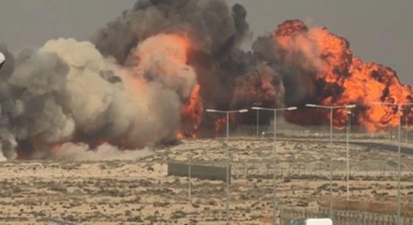 Sokkoló baleset a dubaji légiparádén – videók is készültek a lezuhanó gépről