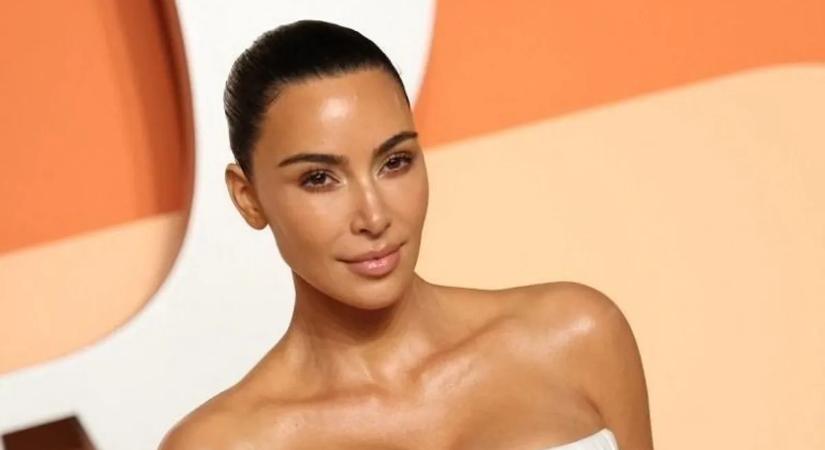 Kim Kardashian újabb botrányra készül? Ezúttal a cipője verte ki a biztosítótűt!