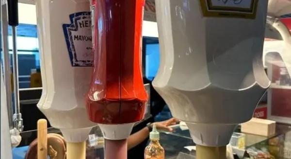 Rendkívül „alapos” eladáshelyi reklám – A nap képe