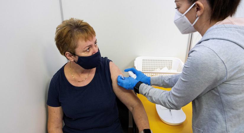 Újabb lehetséges egészségügyi kockázatokra figyelmeztetnek a Covid-oltások miatt