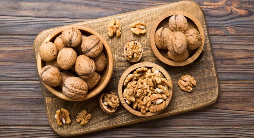 Egyszerű, de nagyszerű trükk! Így törd fel a diót pillanatok alatt, diótörő nélkül!