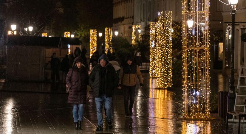 Megnyitotta kapuit a fehérvári adventi vásár (galéria)
