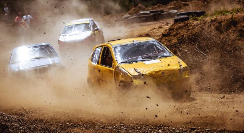 Milliárdos adócsalás: raliversenyzők is gyanúsítottak