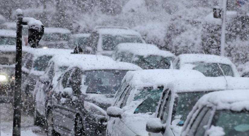 Megérkezett a havazás második hulláma: két járásban kritikus lehet a helyzet