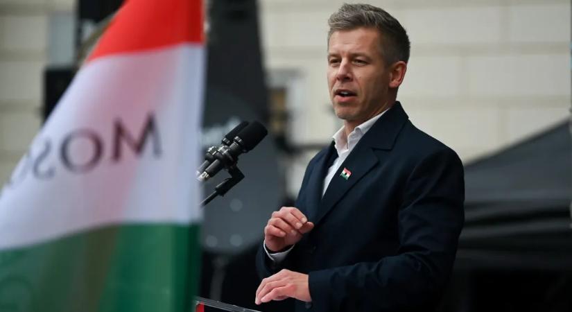 A közmédia előre megírt, kormánypropagandát visszhangzó kérdésekkel bombázta a Tisza Párt előválasztási jelöltjeit, Magyar Péter válaszolt rájuk