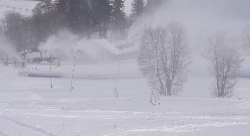 Fehérre váltott Magyarország térképe, 8 vármegyét terít be a havazás második hulláma - Ideje felkészülni