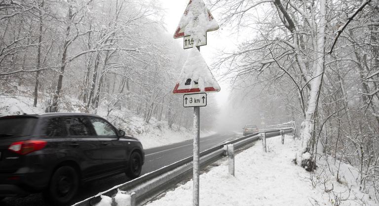 Kiadták a figyelmeztetést, szombaton az ország több részén eshet a hó
