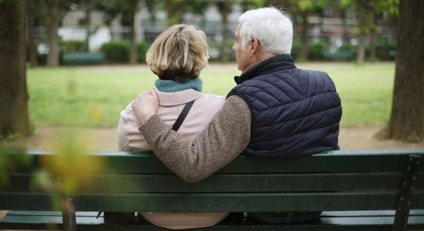 Ez ám a jó hír! Nemcsak emelkedik januárban, de itt a 14. havi nyugdíj is