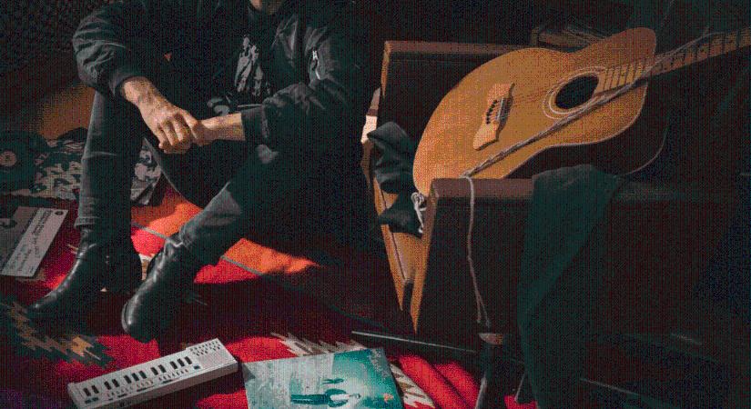 EMBER MARADJ - Az Ákos-sztori. Eddig.: Lehetsz, aki vagy! (kritika)