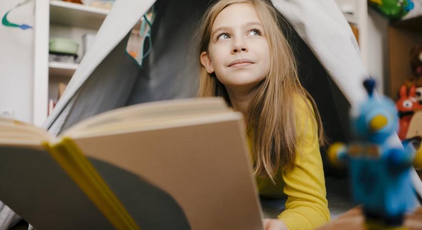 Mit olvasson, ha már kinőtte a meséket, de még nem kamasz? Könyvajánló 7–10 éveseknek