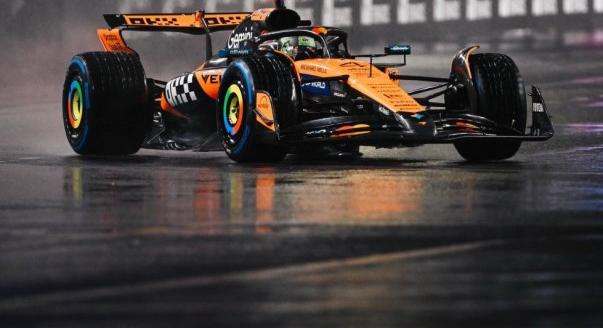 Norris nem gondolta, hogy ilyen jó lesz esőben