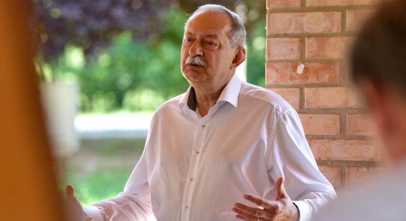 Szászfalvi László leleplezi a szélsőséget: Báránybőrbe bújt farkas papol szeretetországról