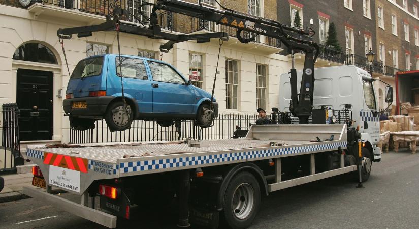 Négy év alatt több mint 30 millió forintnyi parkolási bírságot kapott a nő, pedig nem is ő használta az autót, hanem a gyereke apja