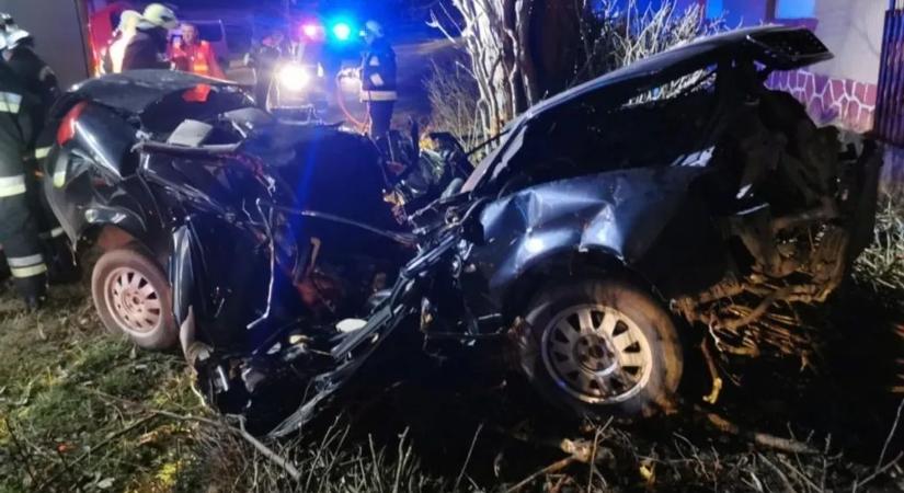 Halálos baleset Esztáron: fának csapódva halt meg Szabolcs és Béci - egy egész település gyászolja a két fiatalt