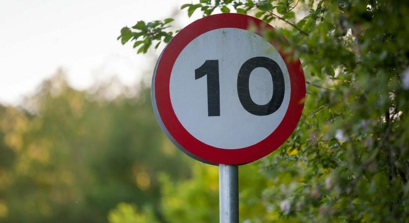 Megenyhültek: már szabad gyorsabban autózni 10 km/óránál