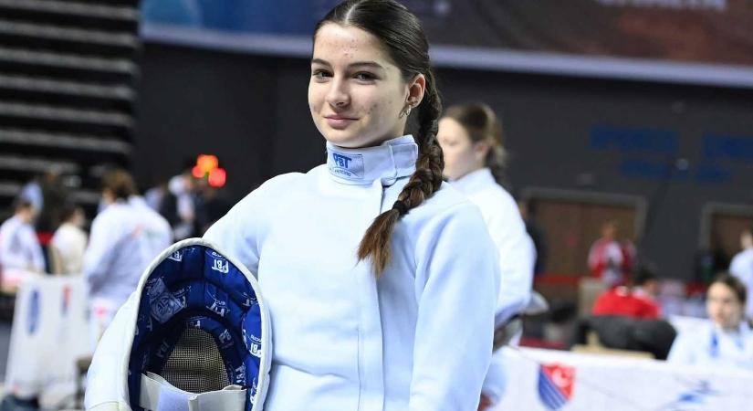 Számos kiváló eredményt elért, tizenötévesen a szatmári vívás nagy reménysége Kurtinecz Johanna