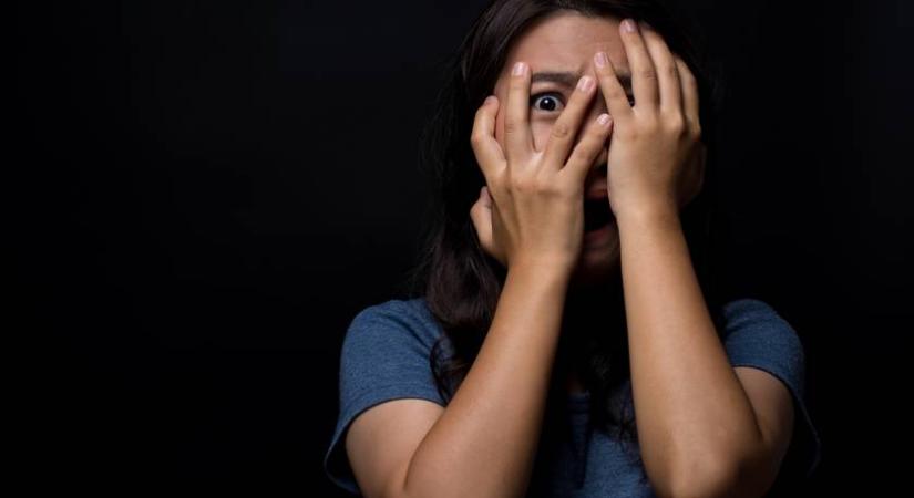 Az állat, amitől a magyarok a leginkább félnek, szobrot készít magáról, hogy elriassza az ellenségeit