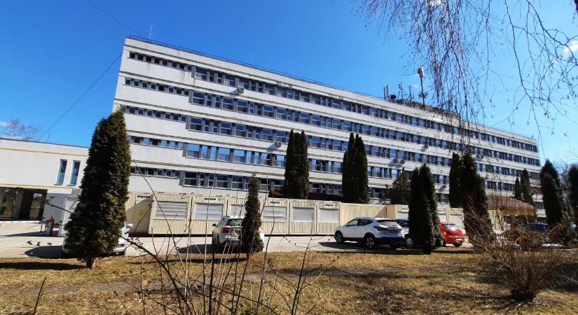 Látogatási tilalmat rendeltek el a csíkszeredai kórház több osztályán