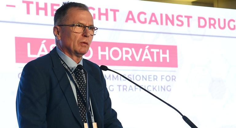 Elmondta a kormánybiztos, mi a különbség az alkoholfogyasztás és a drogfogyasztás között
