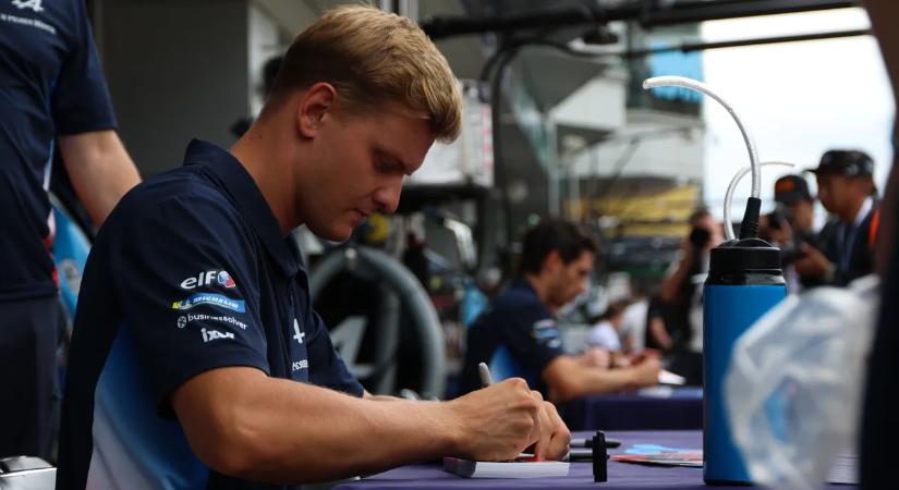 Csak az emlékek maradnak, Schumachertől fájó búcsút vettek