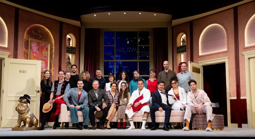 Az államtitkár asszony félrelép – Budapestre érkezett a darab társszerzője, jön az ősbemutató