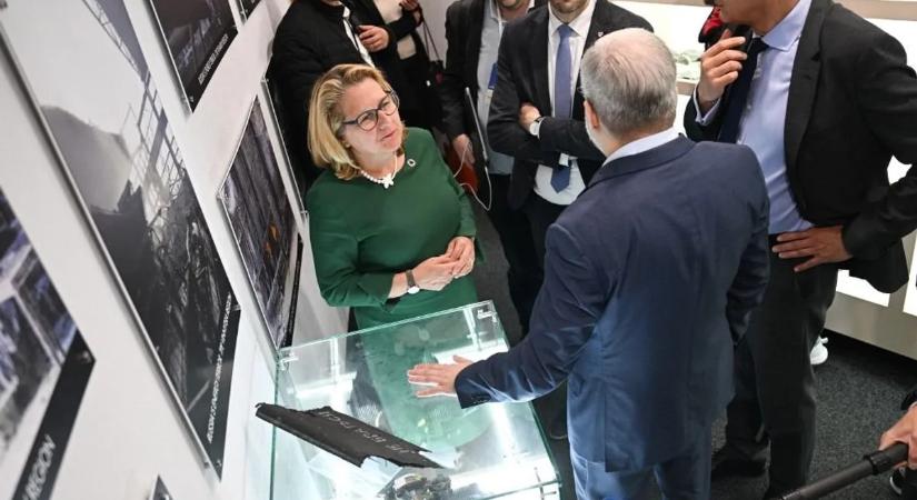 Újabb botrány: Zelenszkij volt miniszterét is elérte a korrupciós vizsgálat