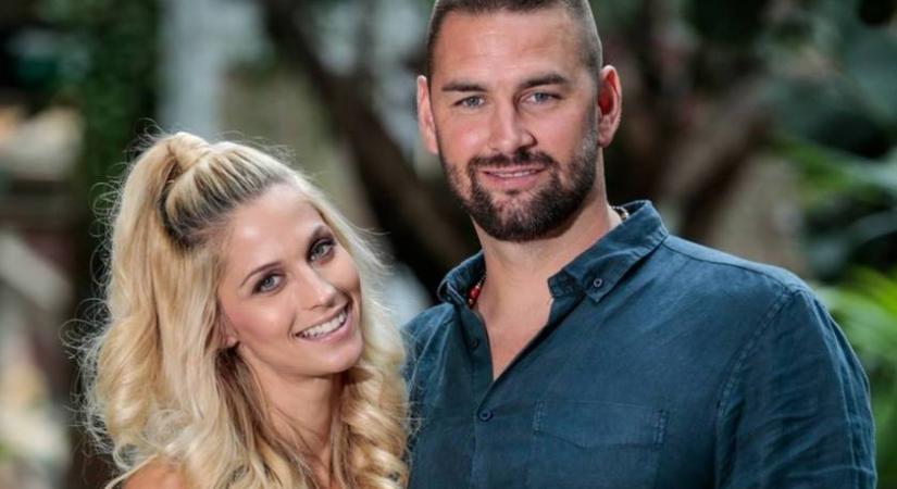 Kucsera Gábor és Tápai Szabina nagyobbik lánya 7 éves lett: a szöszke Milla tiszta gyereksztár a családi fotón