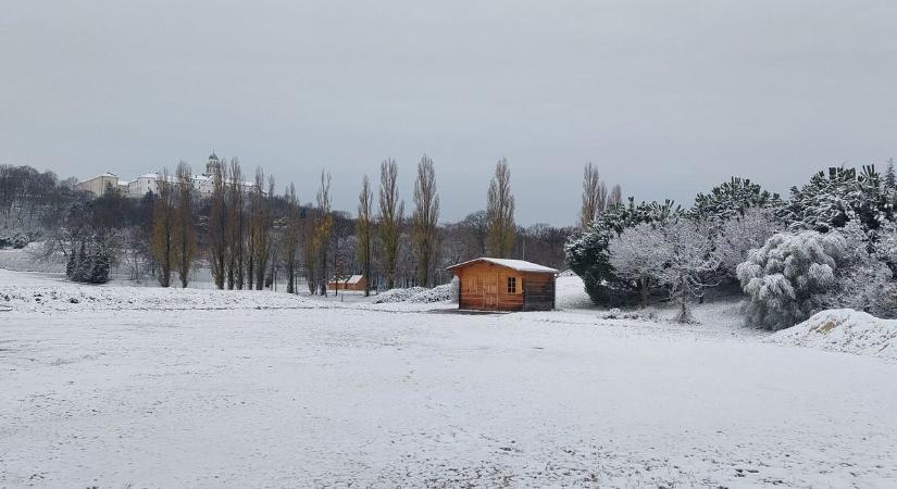 Havazás - Fehér köpenyt öltött éjszaka Pannonhalma - videó, fotók