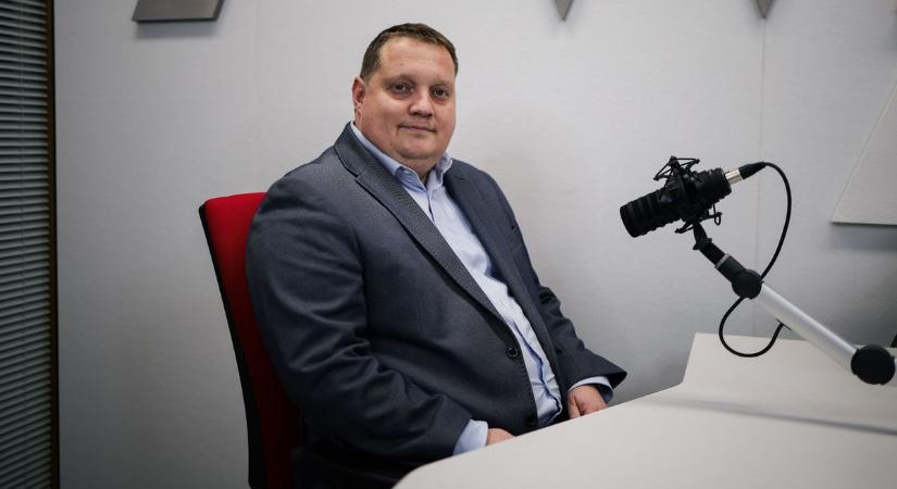 Tényleg plusz energiát fogyaszt ha köszöngetünk a mesterséges intelligenciának? - podcast