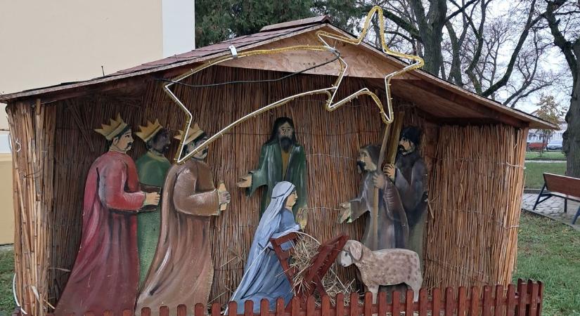 Még üres a jászol az alsósági katolikus templomnál