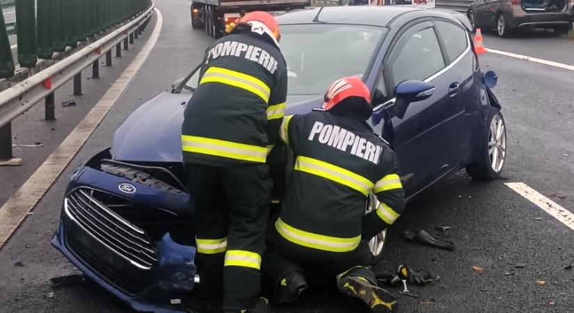 Öt személygépkocsi ütközött össze az autópályán (VIDEÓ)