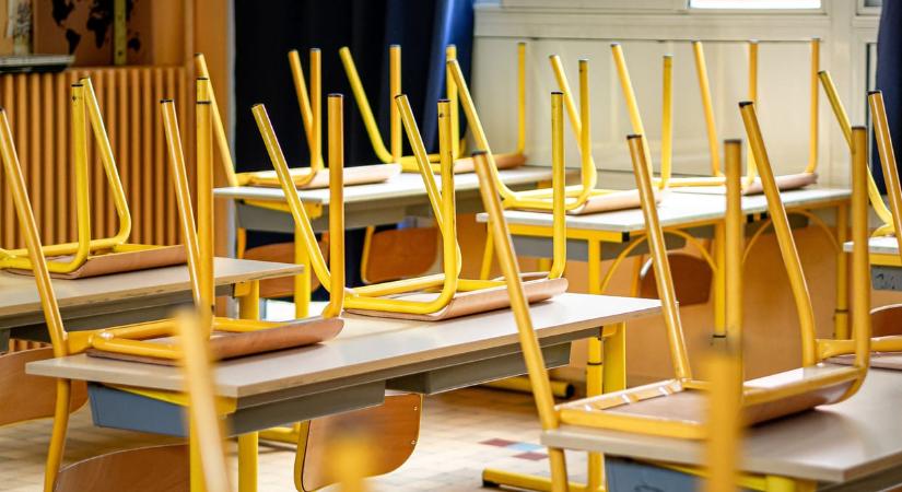 Üzenőfüzetbe gyűjtötték tapasztalataikat, így tiltakoztak a tanárok az új teljesítményértékelés ellen