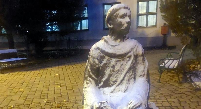 Koptik Odó hóköpenyben